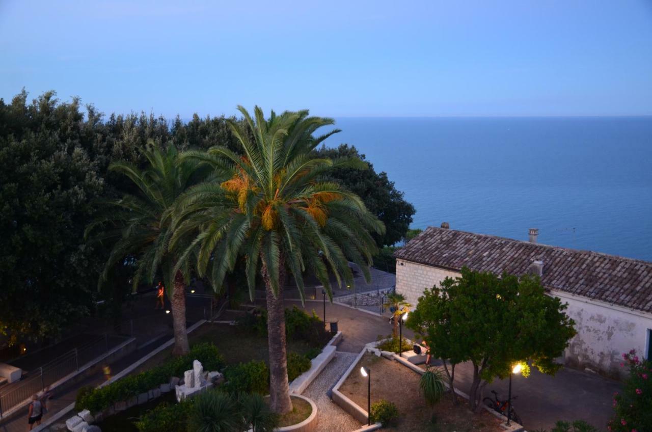 Отель L'Orizzonte Relais Сироло Экстерьер фото